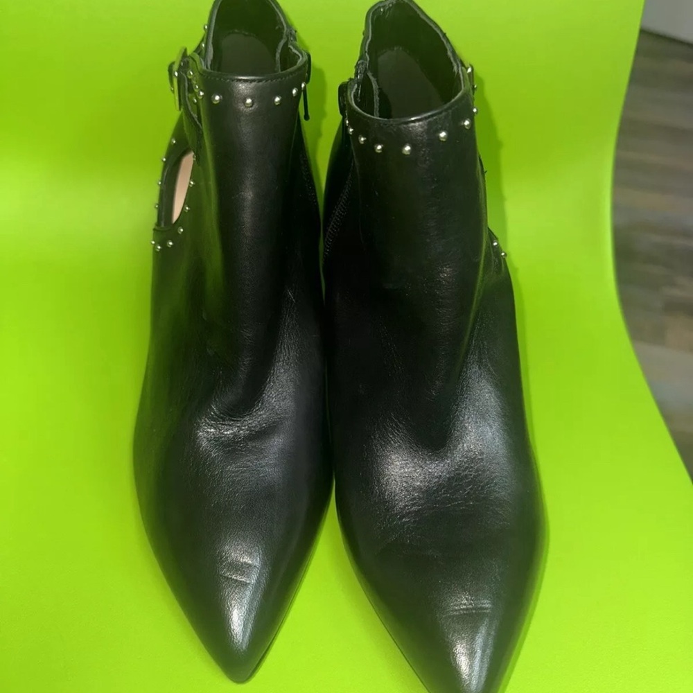 New Size 8 Women’s Bella Vita Black Leather Ankle Boots With Studs